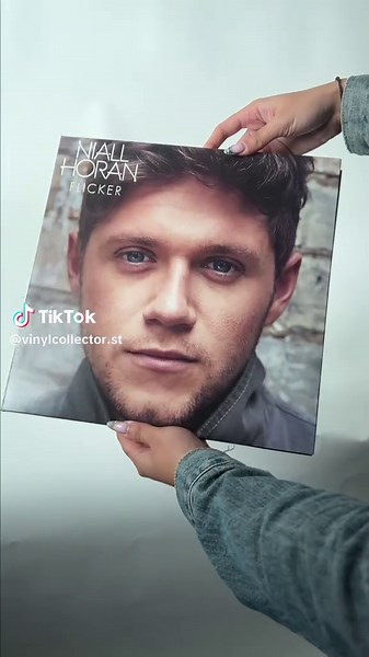 Disponible en exclusivité sur Vinyl Collector 💙 La version bleue du vinyle de Flicker, le premier album solo de Niall Horan 🤩