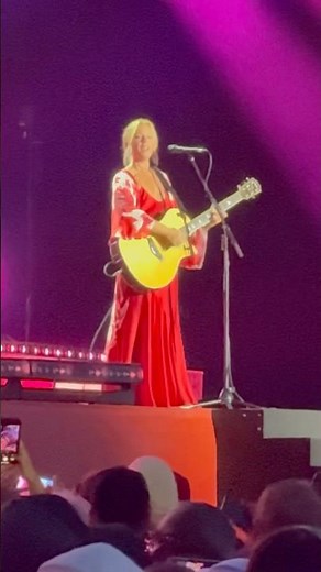 Sarah McLachlan Performs ICONIC Hit “Building A Mystery” Live In Ottawa!