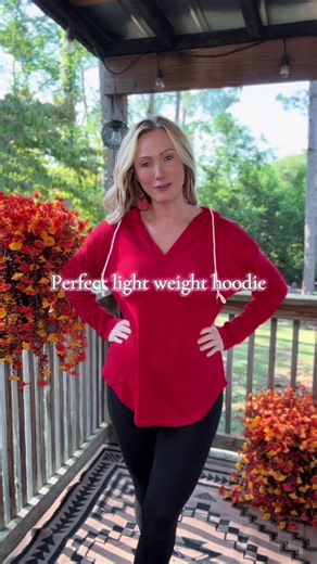 These hoodies are so cute and light weight and perfect for early fall! #pullover #hoodie #fallfashion #womensfashion #fallfashiontrends