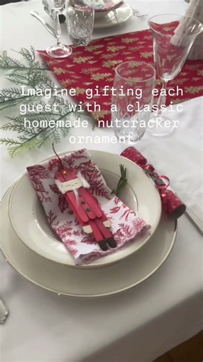 Easy DIY Holiday Christmas Tablescape Decor - Easy Kids Crafts