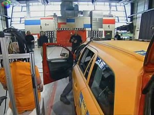 Auto Crash Test - Autogas Crash und Brand