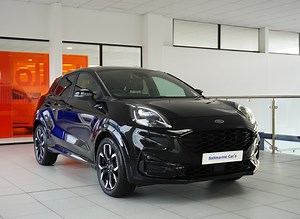 🧡 Saltmarine Approved Used Ford 💙 2020 Ford Puma ST-Line X mhev ONLY 24,713 MILES! £15,990 Absolutely spotless August 2020 Ford Puma ST-Line X mhev, finished in Agate Black metallic with only 24,713 miles. 1 Previous private owner, and full local Ford service history. Features on the ST-Line X include: 18" Diamond Cut Two Tone Alloy Wheels, LED Running Lights, LED Front Fog Lights, Power Folding Door Mirrors with Puddle Lights, Privacy Glass, ST-Line Body Kit, Spoiler, Park Assist, Unique Half