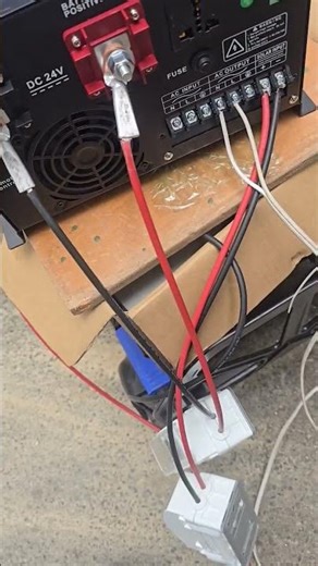 como conectar baterias y paneles solares a un regulador inversor hibrido ?#hacks #techlover #cursos