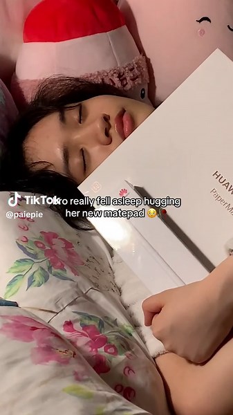 ‏before i post my unboxing/review vids: voiceover or no voiceover? 🥹