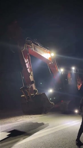 Powerful Excavator Unloading 💪#excavatorunloading#excavatorloadingtrucks