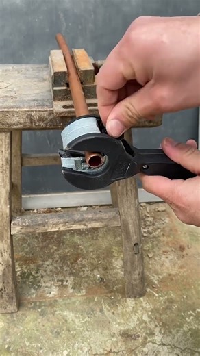 #PipeCutting#PipeCutter#MetalPipe#CopperPipe#PlumbingWork#WorkshopTools