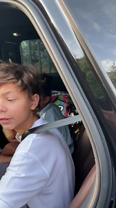 3.3M views · 58K reactions | Emoții mari pentru cei mici: David începe azi noul an școlar! Mâine este prima zi de școală și pentru Eva! Le țin pumnii tuturor copiilor care incep școala zilele săptămâna aceasta sau luni, pe 5 septembrie. Sper să meargă toți la școală cu plăcere! ❤️ | Andra | Facebook