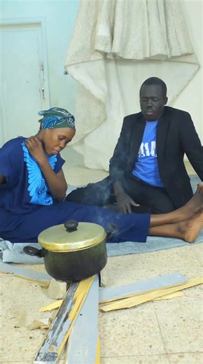 لمن تكوني عروسة جديدة وتطبخي بالحطب 😂🔥 #الشعب_الصيني_ماله_حل😂😂 #عروسة_جديدة #طبخ_بالحطب #بداية_الزواج #حياة_زوجية