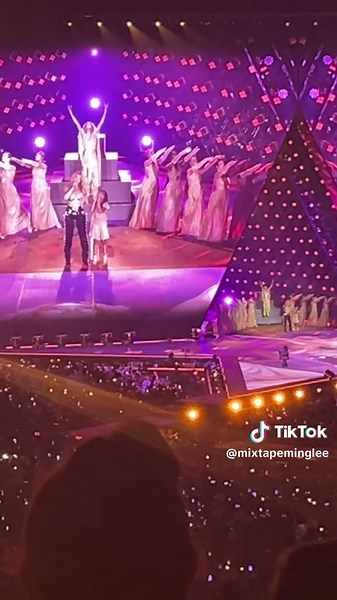 Beyoncé and Rumi's Heartfelt Moment on Stage