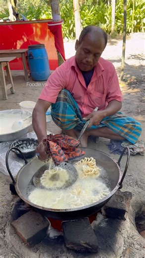 Amazing Sweet Jilapi making #jilapi #foodievai #jilapi_recipe #shotrs #skills #reels #viralpost