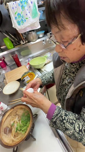 95-Year-Old Japanese Grandma Makes Dinner