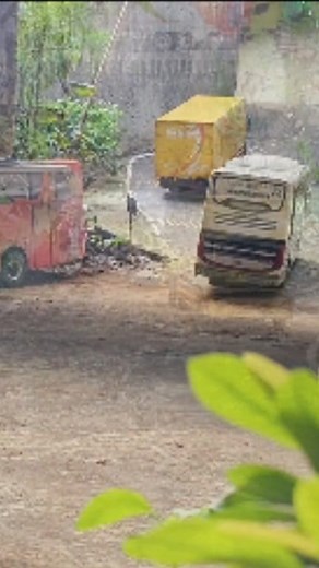 17K views · 297 reactions | Truck di tempel bus di tikungan #fyp#reels#short#rc#rcb#bus#busmania#truck | Azzam RC | Facebook