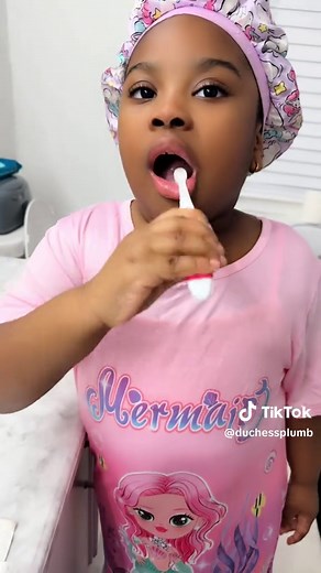 Kids Fresh mouth starts here with the hello kids toothpaste and brush @helloproducts #helloproducts #kidstoothpastereview #tiktokshop #kidsselfcare #duchessplumb