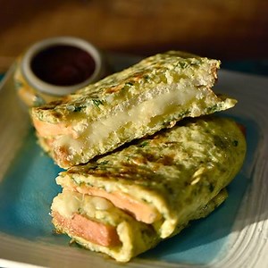 EGG & CHEESE SANDWICH What are you having for tomorrow's breakfast? Bread, eggs, milk & cheese...Here's a time saving 'all in one' Egg & Cheese Sandwich! 😋😎 Recipe given in the comment section 👇 #EggandCheeseSandwich #Egg #Cheese #Sandwich #CheeseRecipes #Yummy #YummyFood #Foodie #Food #Recipes #FunRecipes #BestRecipes #EasyRecipes #DIY #Homestyle #NonVegRecipes #Homemade #AwesomeSauceIndia ⁠⁠ | Awesome Sauce India