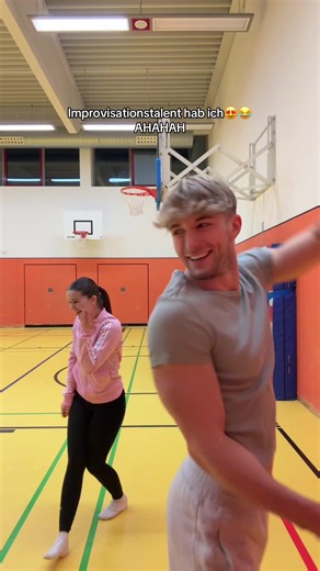 OMGGGG AHAHAHA gestörte eyyy😂😂😂 #susus #zaralarsson #gardetanz #fail #bestie