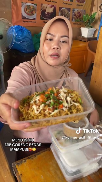 Mie Goreng Pedas Mampus yang Wajib Dicoba!