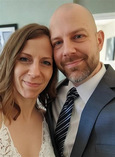 Mon mari a prétendu qu'il partait pour une conférence professionnelle...