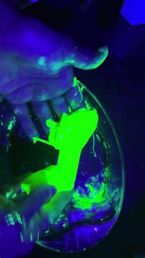 UV light + ￼ fluorescent ￼Sub = Glow in Dark | Science Experiment