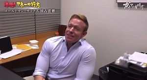 ゴールドマン・サックスのアジア営業統括、ジョン・ジョイス氏。なんとフィジークで2部門制覇らしい…資本主義の最前線でハードワークしながら、ボディメイクでも結果を出す――まさに圧倒的強者。トレーニング期の生活は、超ストイック。・朝4時半起床・朝5時オフィスのジムでトレーニング開始・筋トレは週5回・有酸素は週4回、傾斜ウォーキング・朝・昼・夜・間食まで、食事内容と量を固定・たんぱく… | 前田 まさき