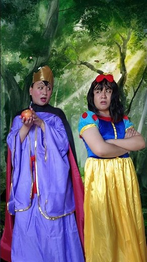 Snow White VS. Evil Queen🪞 #snowwhite #disney #evilqueen #waitingonawish #disneyprincess