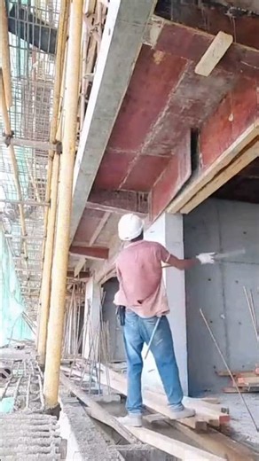 Daily construction site work: Workers using tools to dismantle formwork