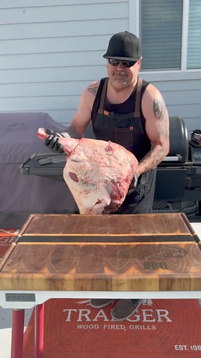 Prepping a 67 pound Thors Hammer for a long smoke sesh #thorshammer #butcher #beef #shreddedbeef #bbq | Kendrick BBQ