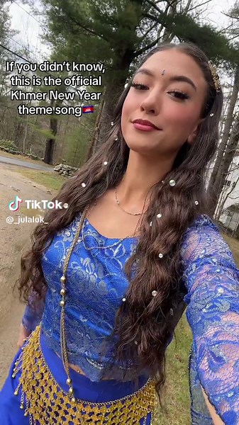 Tomorrow’s the last day of new years🥹🇰🇭 #tlcnewyear #newyears #khmertiktok #khmer #cambodia #cambodiatiktok #🇰🇭 #traditional #costume #southeastasia #holiday