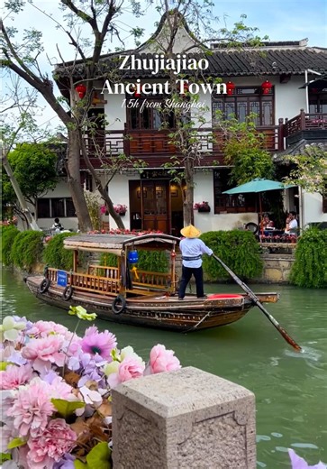 Can you believe this town is only 1.5 hours from Shanghai!! It truly feels like stepping into another century 😍 🇨🇳 📍: Zhujiajiao Ancient Town #shanghai #china #zhujiajiaoancientwatertown #thisischina #traveltok
