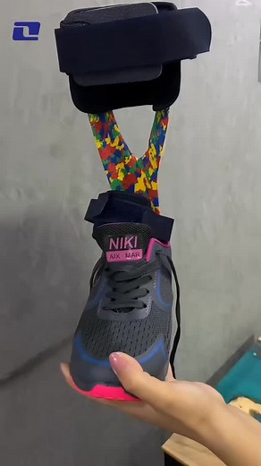 A small brace . A big difference Afo gives you the stability, support and confidence you need. From correct donning & doffing to better balance and safer steps — tap to learn how to wear it properly دعامة صغيرة .. بس فرق كبير ال afo بيديك ثبات و دعم و ثقة في كل خطوة من لبس و خلع صح لحد مشية متوازنة و خطواتك امنة .. اضغط و شوف الطريقة الصح للبس. | Orthomedics