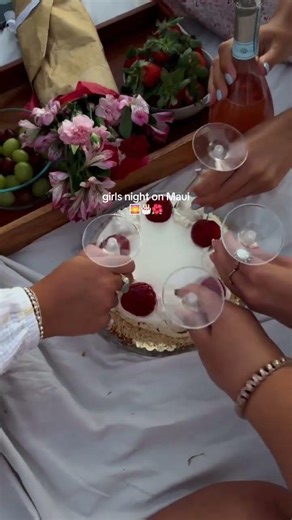 Team bonding at its finest.🌅🌺 Our favorite internship perk: built-in best friends!✨ #sunset