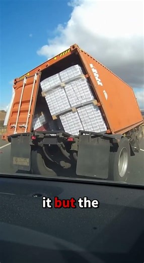 Heart-Stopping Dashcam Footage: Heavy Truck Flips in High-Speed Highway Crash