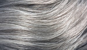 Stylists Say This Trick Is The Secret To Transitioning To Gray Hair Without The Harsh Grow-Out Line