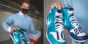 Kelenic's custom cleats: 'Best gift ever'