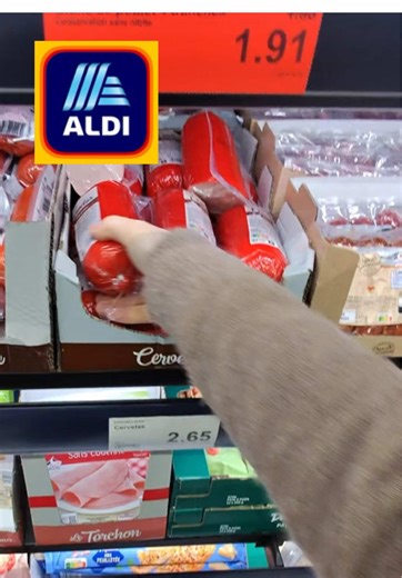 In this video, we’re reviewing Cervelas pur porc, a traditional French cooked sausage, bought at Aldi. This sausage is made from 100% pork and is ready to eat or cook. We open the package, slice the sausage into round pieces, and pan-fry it until golden and slightly crispy. The result is a quick, tasty, and filling meal, perfect for everyday cooking. Simple preparation, great flavor, and no complicated recipe. This French cervelas sausage is ideal for fast meals, frying, or serving with potatoes