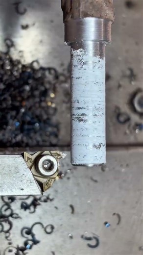 the process of making bolt threads using a lathe #welder #welding #crafttools #shortvideo