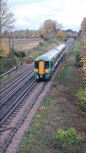 377317 with nice 2tone approaches Bedhampton. #trains #railway #railwaybridge #trainspotting