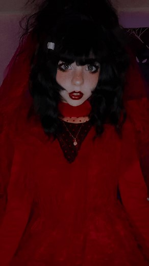 How’s everyone today?? #lydiadeetz #beetlejuice #musical #movie #beetlejuicethemusical #beetlejuicemovie #beetlejuicecosplay #cosplay #cosplayer #makeup #broadway #broadwaycosplay #lydiadeetzcosplay #contacts #halloweencosplay