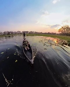 A traditional Mokoro experience, meandering down the Okavango is bucket list material 👌 #MondayMotivation 🎥 @sergioaraujopereira | Nomad Africa Tours & Safaris