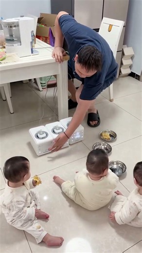 Keeping It Simple — A Real Feeding Routine with Triplets 💙 #Triplets #Parenting #FamilyMoments