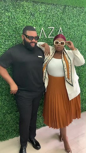 Y’all been asking me where I get my shades from nansi iPlug y’all @izazaeyewear1 I came in for 1pair left with 3 also my brother @siphamandlachefyo will make me wanna leave with the whole shop 😂😂😂 #izazaeyewear1 #izazaeyewear #sneziey