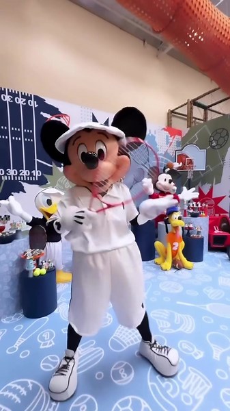Personagens Temáticos do Esporte com Mickey e Amigos