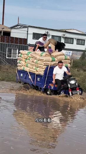 1.7K views · 1.8K reactions | Electric dual-bridge four-wheel drive and rear 8-wheel drive, specially designed to handle all kinds of potholes Road surface, higher slope performance #ElectricThree... | hashir | Facebook