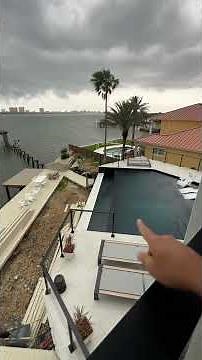 Surviving Hurricanes: Essential Tips & Hacks You Need to Know #HurricanePreparedness #SafetyTips