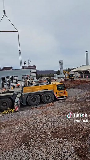 Heavy Equipment and Specialized Loads: Tips for Haulers