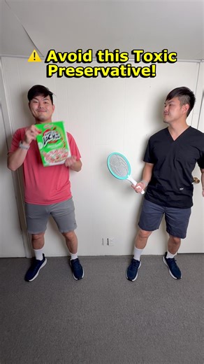 🚫 What’s hiding in your food? BHT (Butylated Hydroxytoluene) is a synthetic preservative added to cereals, chips, and packaged snacks to extend shelf life. 🔎 Research has raised concerns that BHT may disrupt normal cellular processes and hormone function. While some agencies allow it in small amounts, other countries restrict or ban it due to potential health risks.💡 Bottom line: You don’t need BHT in your diet — it doesn’t improve taste or nutrition, it just keeps food looking fresh longer. 