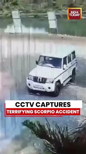 VIRAL VIDEO | Parked Scorpio Rolls Into Water Canal in Dehradun #viral #scorpio #dehradun