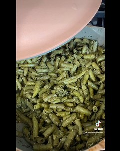 197K views · 8.6K reactions | Whether you call them string beans or green beans, here is a quick and delicious way to make them! I get the nori seasoning from Asian markets, Trader Joe’s or Amazon❤️ #tabithabrown #vegan #foodie #greenbeans #stringbeans | Tabitha Brown | Facebook