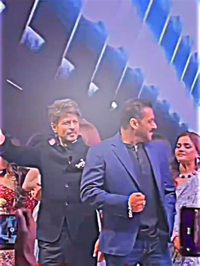 Discover the Magic of Shah Rukh Khan in Awara Hon