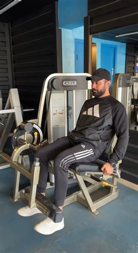 Leg extension machine