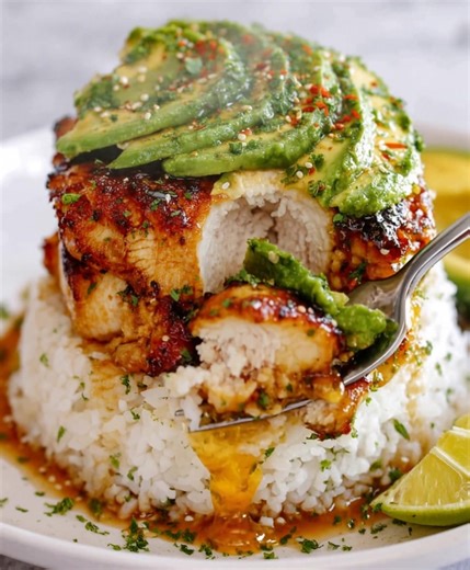 Honey Lime Chicken & Avocado Rice Stack Ingredients For the chicken: 1 lb boneless, skinless chicken breasts ¼ cup honey 2 tablespoons lime juice (fresh) 1 teaspoon lime zest Recipe in First (C.o.ʍ.m.е.ո.τ) 👇 | Recipes For Family